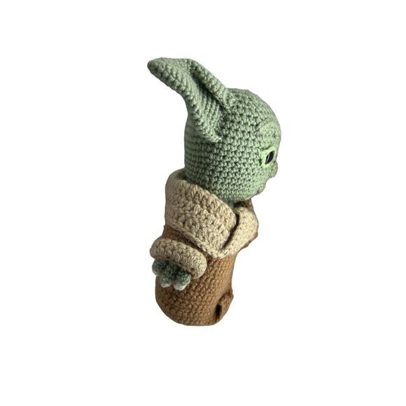 Handcrafted Baba Mandalorian Amigurumi Child with Robe - Picture 4 of 7